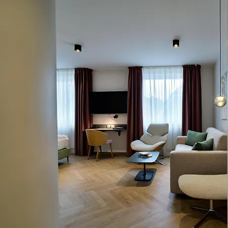 Отель Engbert 4*